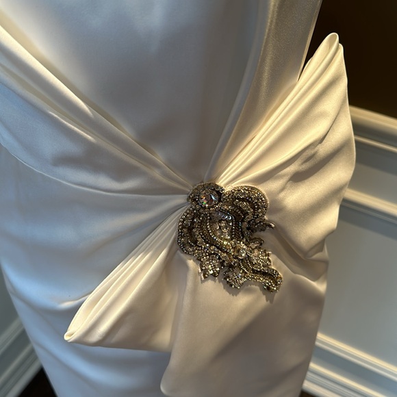 ABS Elegant white satin dress - Picture 9 of 16